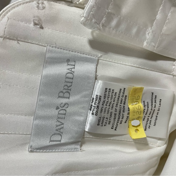 Wedding dress - Picture 9 of 14